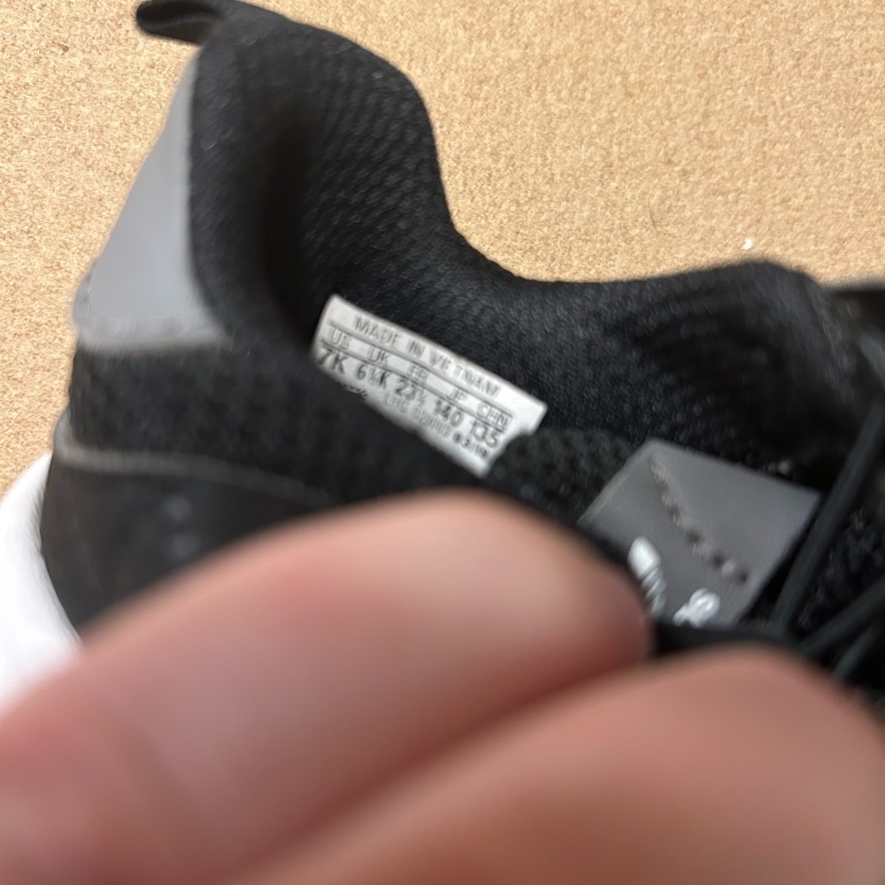 Kids Adidas - Picture 3 of 5